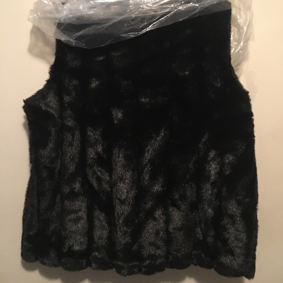 Black Fur “Terry Lewis” Vest - Picture 2 of 6